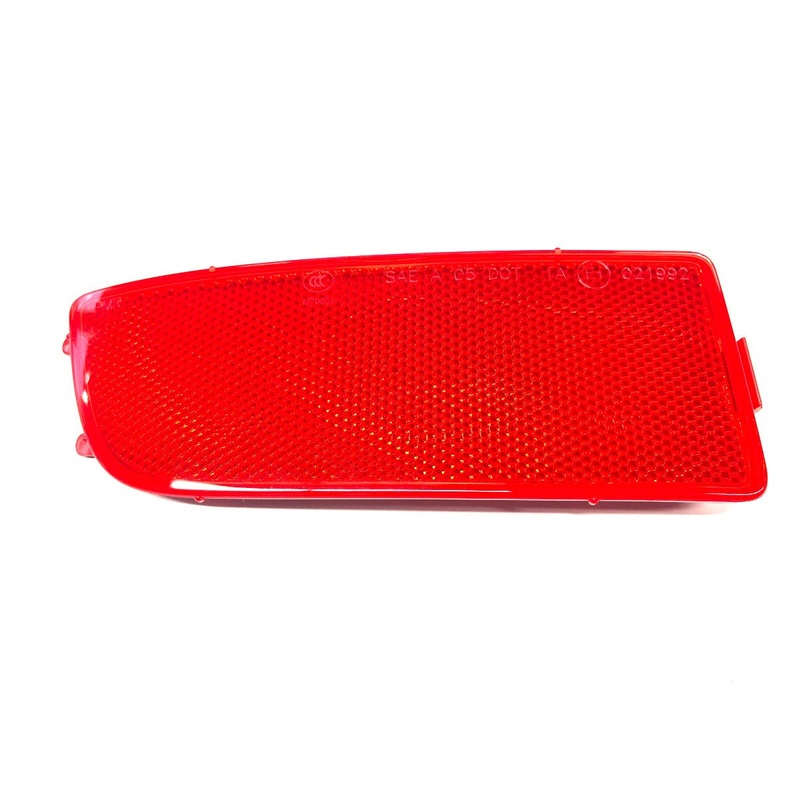 Airstream Interstate Roadside Rear Bumper Reflector, Red – 203624-091